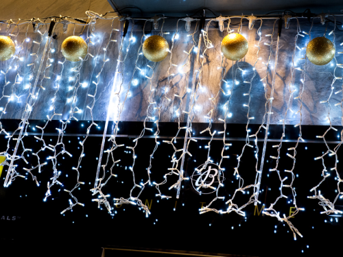 ABVERKAUF: Lichtervorhang - verzaubert durch den Schleier aus zarten Lichtpunkten - eisweiß-blau, 250x300 cm (BxL), Kabel weiß